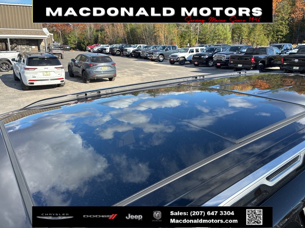 Used 2024 Jeep Grand Wagoneer Series III w/ HD Trailer Tow Package image 16