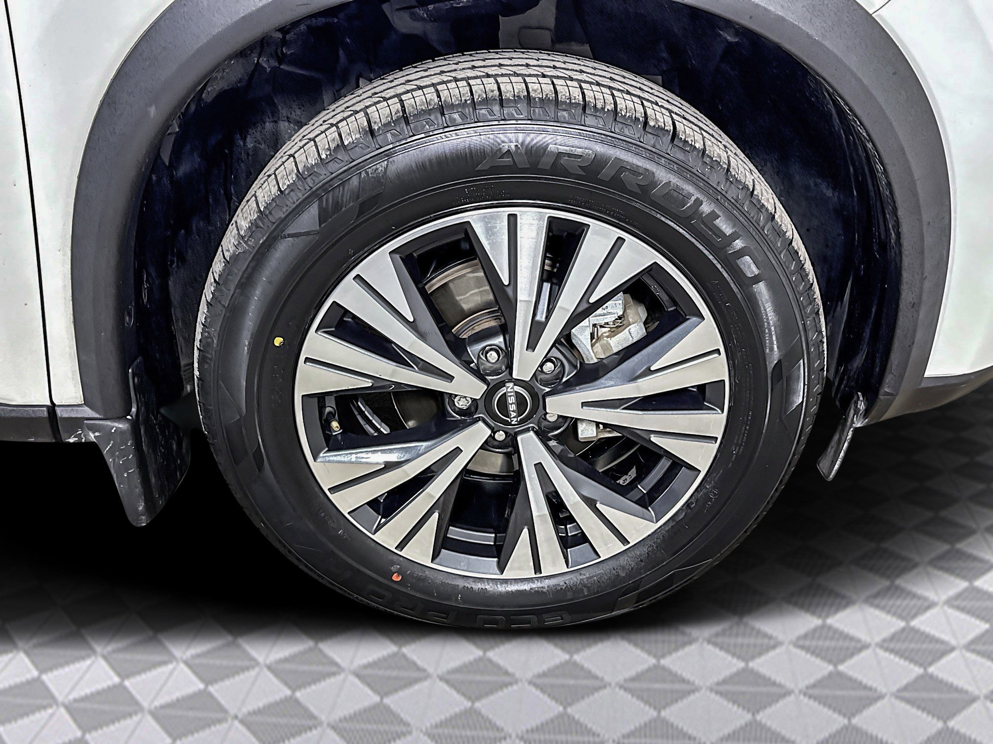 Used 2023 Nissan Rogue SV image 33