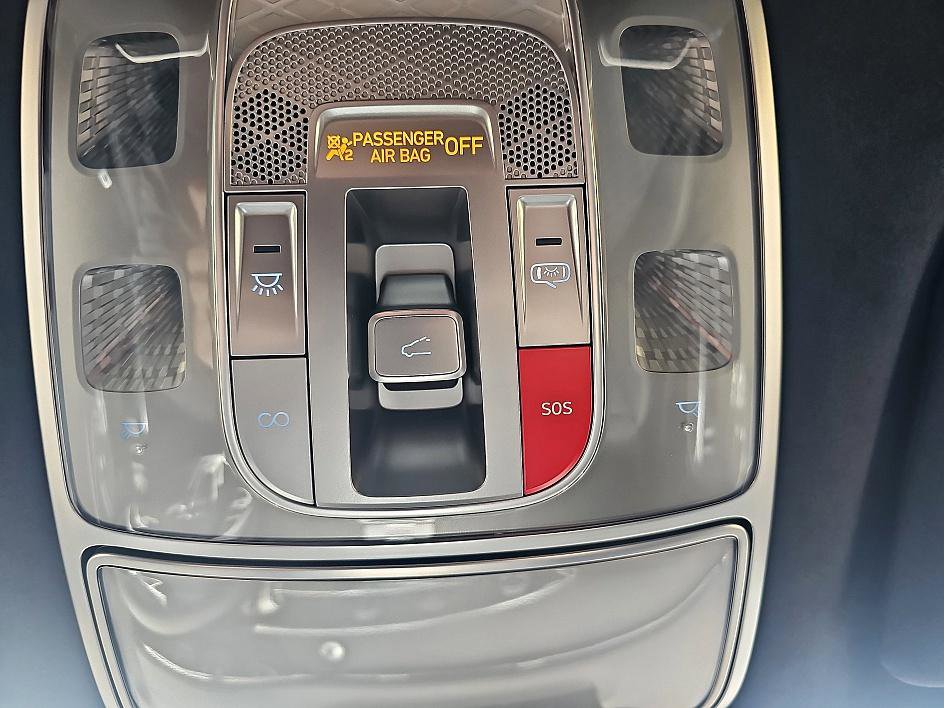 Used 2025 Genesis GV70 3.5T Sport w/ Sport Advanced Package image 31