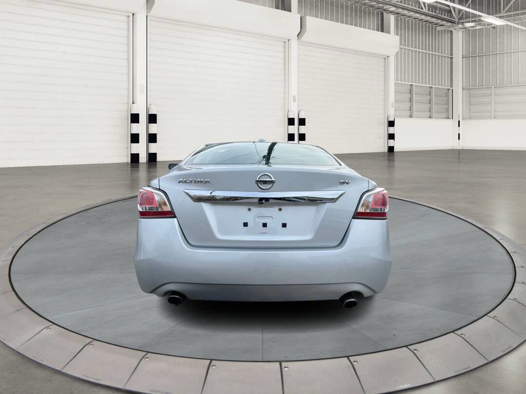 Used 2015 Nissan Altima 2.5 SV w/ Convenience Package image 4