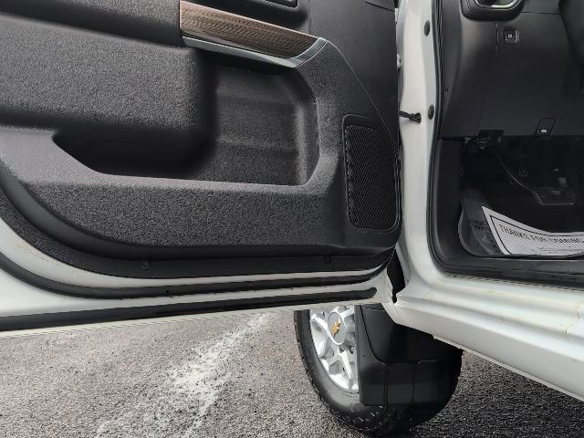 Used 2022 Chevrolet Silverado 2500 LT w/ Convenience Package image 9