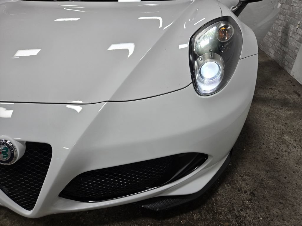 Used 2018 Alfa Romeo 4C Spider RWD image 9