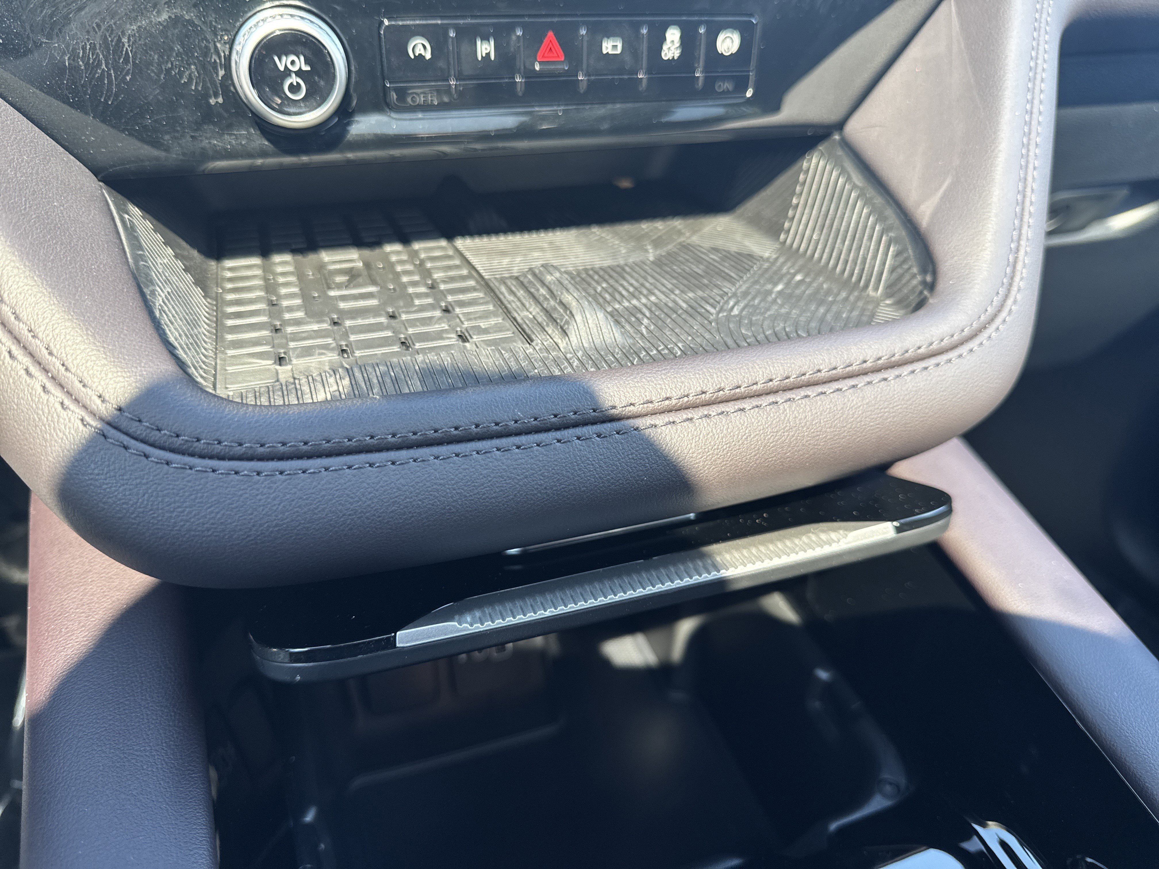 Used 2025 Ford Explorer Platinum w/ Ultimate Package image 33