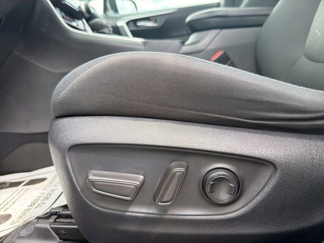 Used 2021 Toyota RAV4 XLE w/ Convenience Package image 18