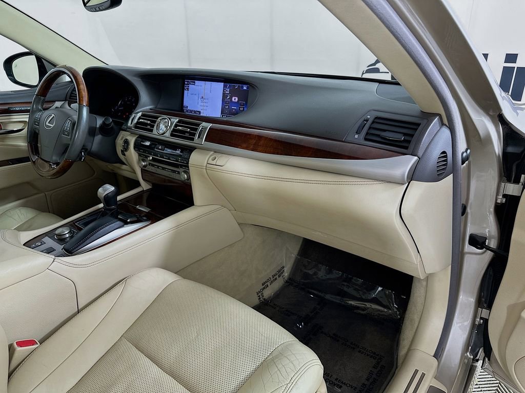 Used 2015 Lexus LS 460 w/ Comfort Package RWD image 37