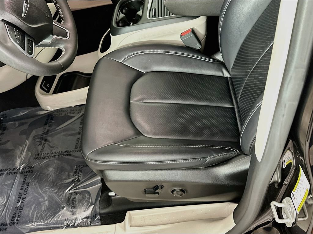 Certified 2024 Chrysler Pacifica Touring-L FWD image 29
