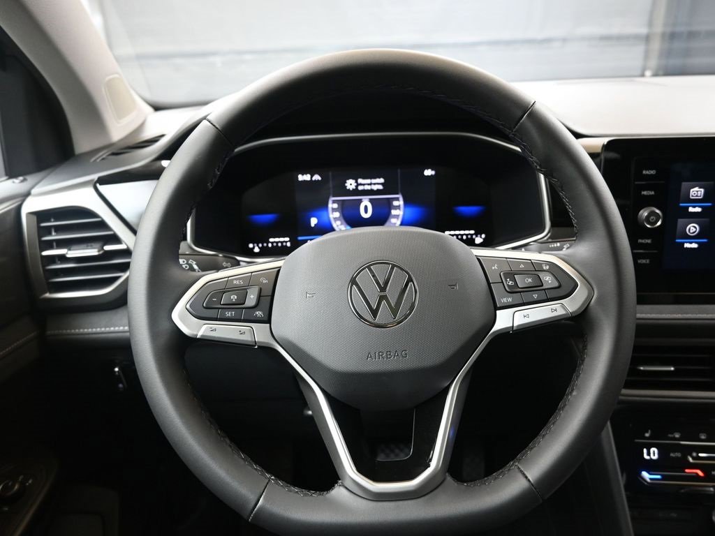 New 2025 Volkswagen Taos SE image 25