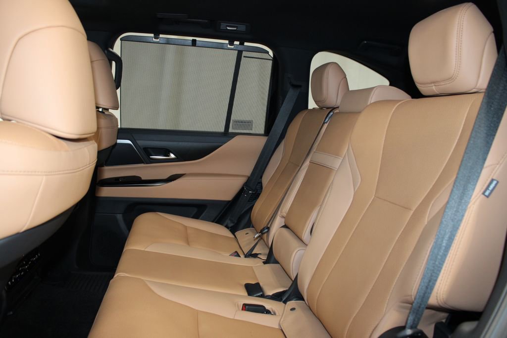 Used 2025 Lexus LX 700h Luxury image 23