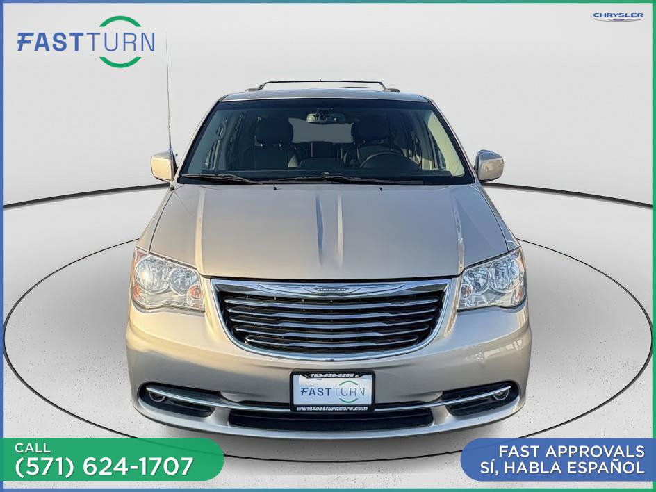 Used 2015 Chrysler Town & Country Touring image 4