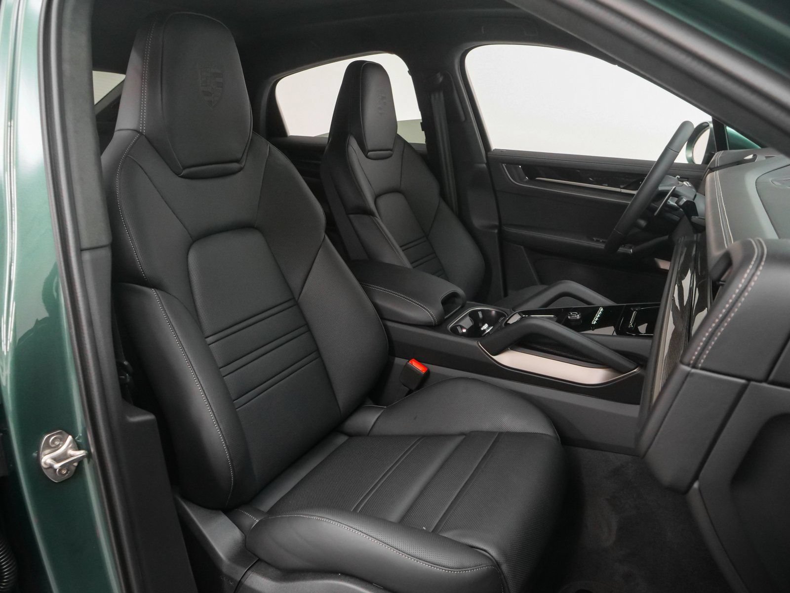 Used 2025 Porsche Cayenne Turbo AWD/4WD image 29