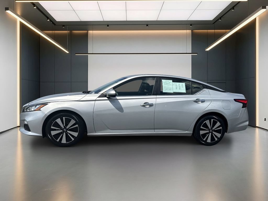 Used 2022 Nissan Altima 2.5 SV FWD image 2