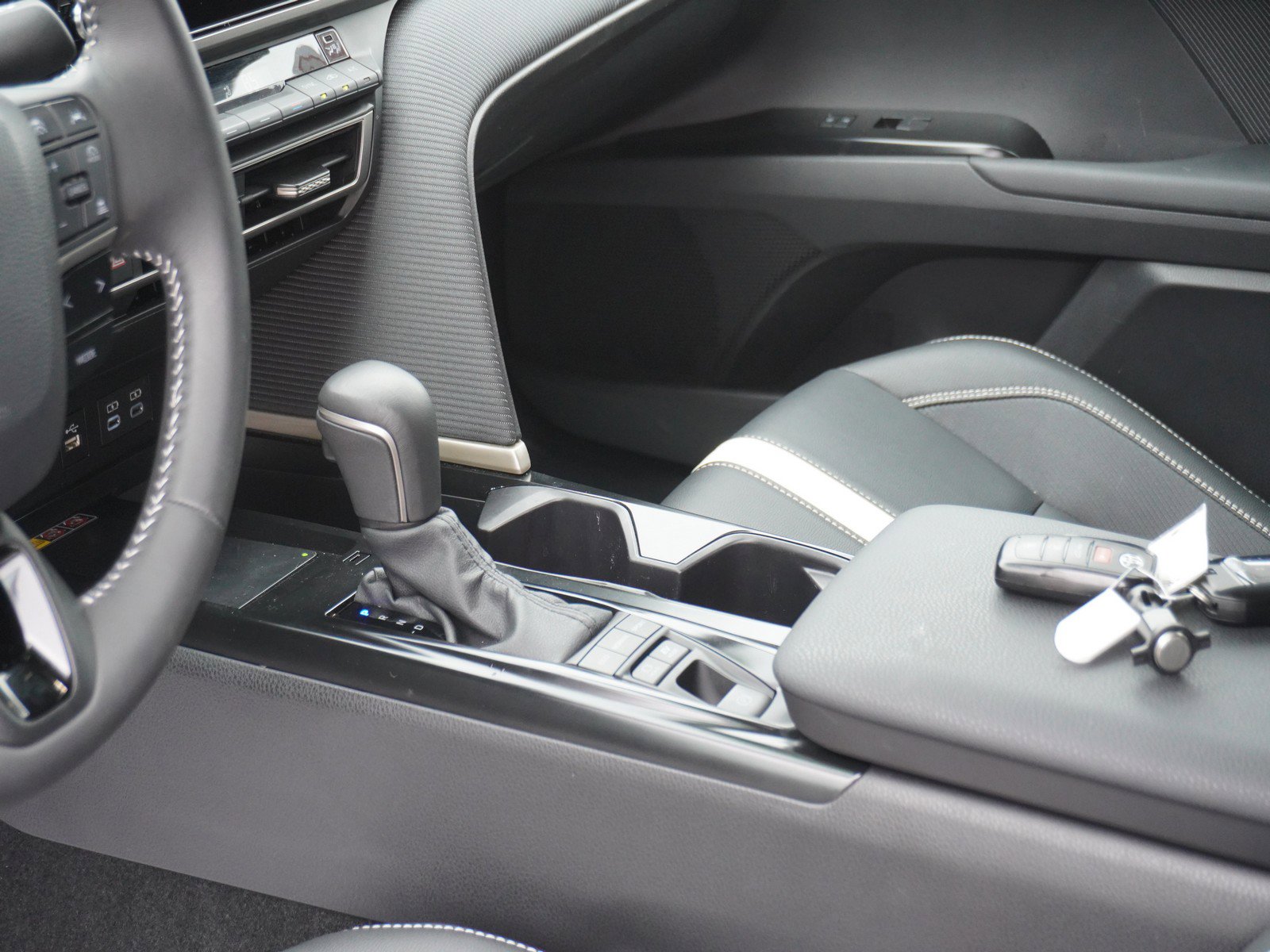 Used 2025 Toyota Camry SE image 20