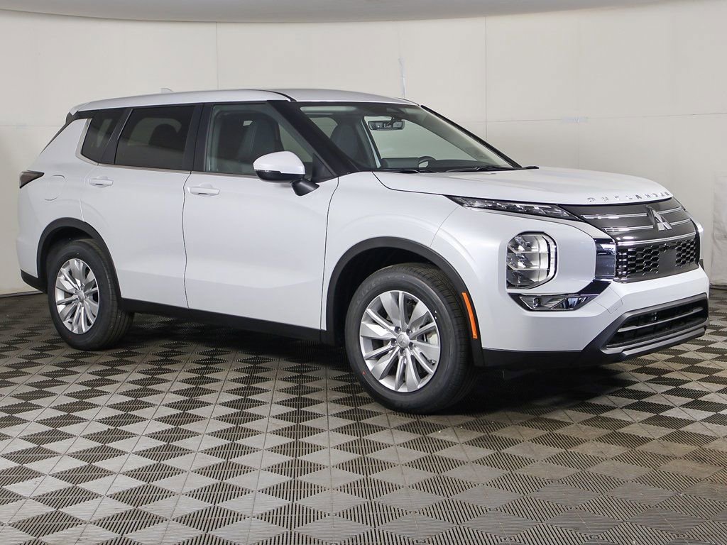 New 2026 Mitsubishi Outlander ES FWD image 2