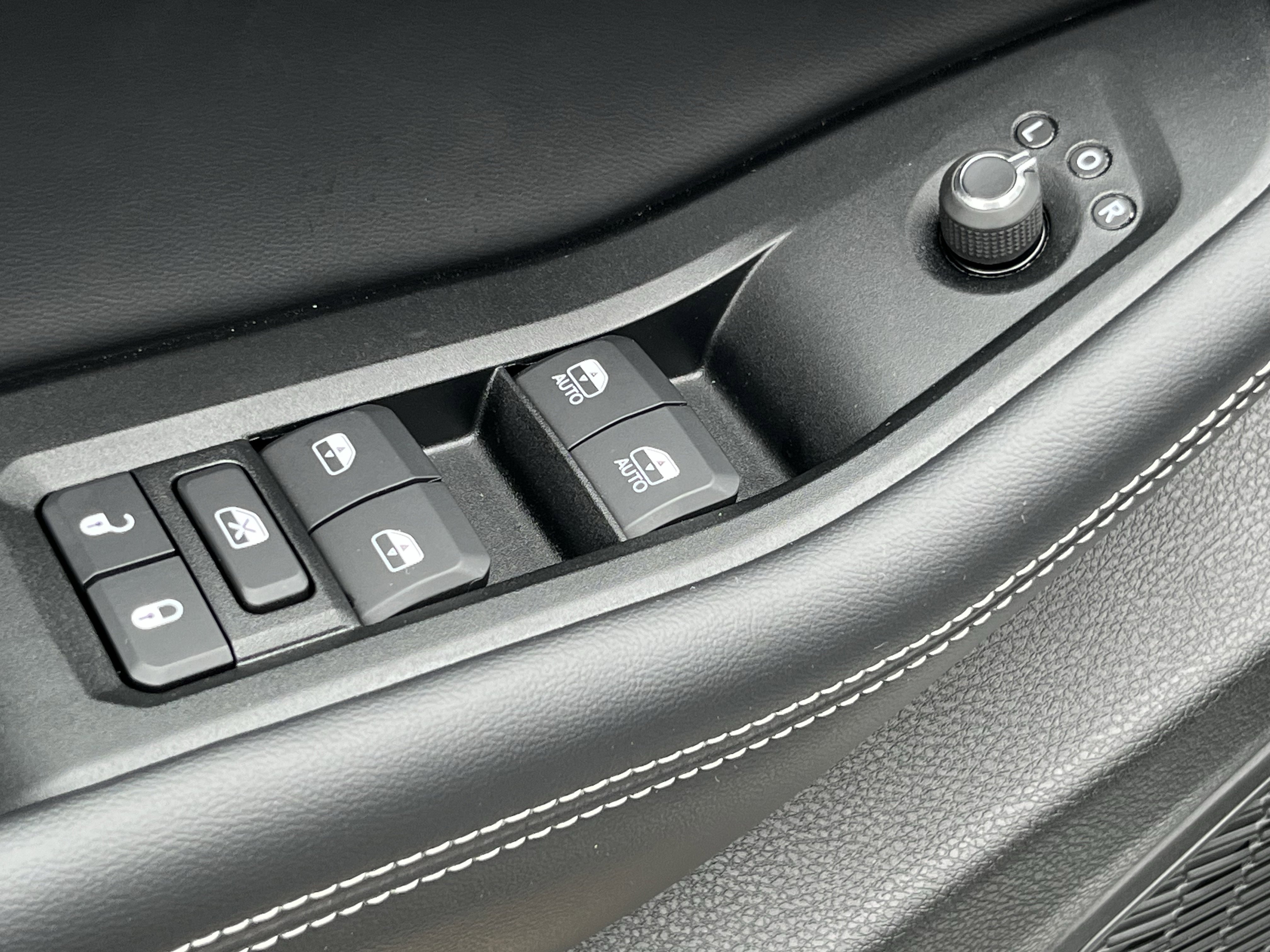 Used 2025 Jeep Grand Cherokee Limited image 18