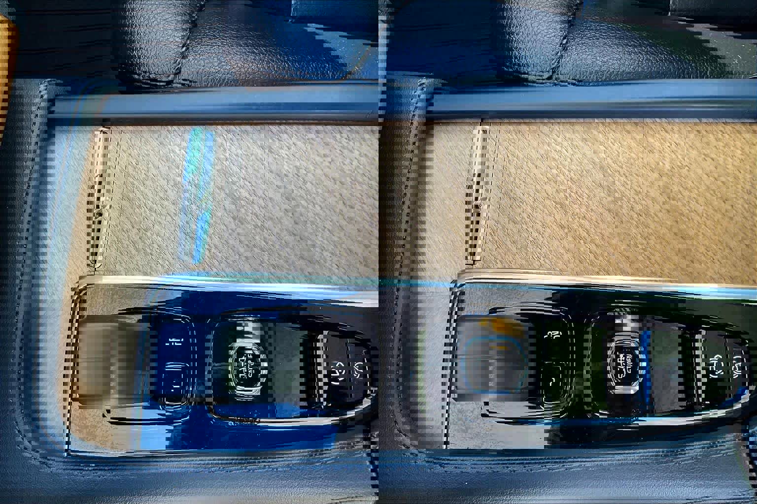 Used 2023 Volvo XC90 T8 Plus w/ Protection Package image 20