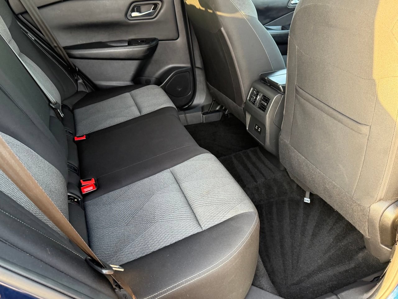 Certified 2025 Nissan Rogue SV FWD image 34