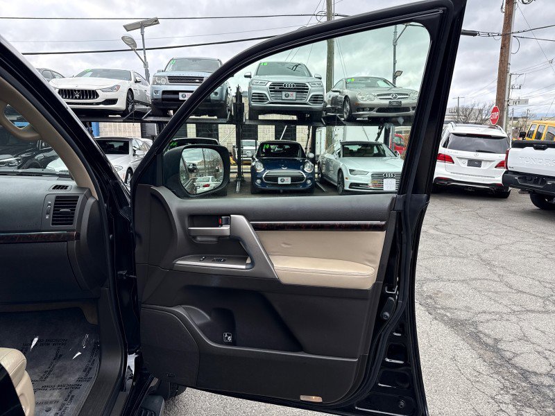 Used 2011 Toyota Land Cruiser w/ Upgrade Pkg image 11