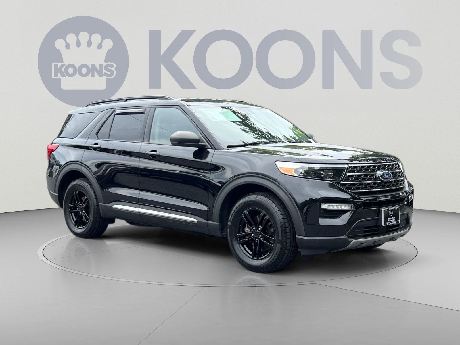Used 2020 Ford Explorer XLT w/ Equipment Group 202A AWD/4WD image 2