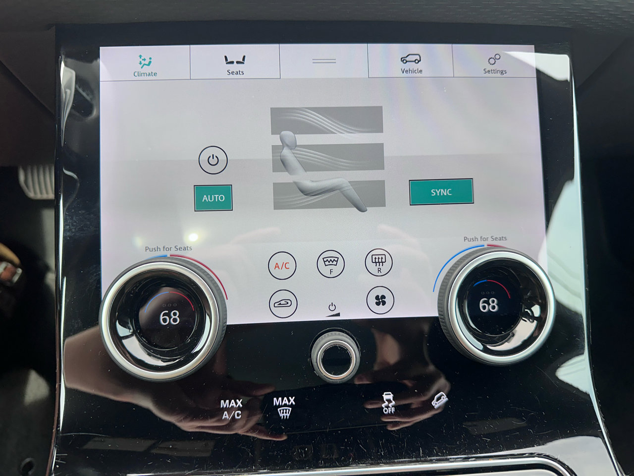 Used 2018 Land Rover Range Rover Velar R-Dynamic SE image 29