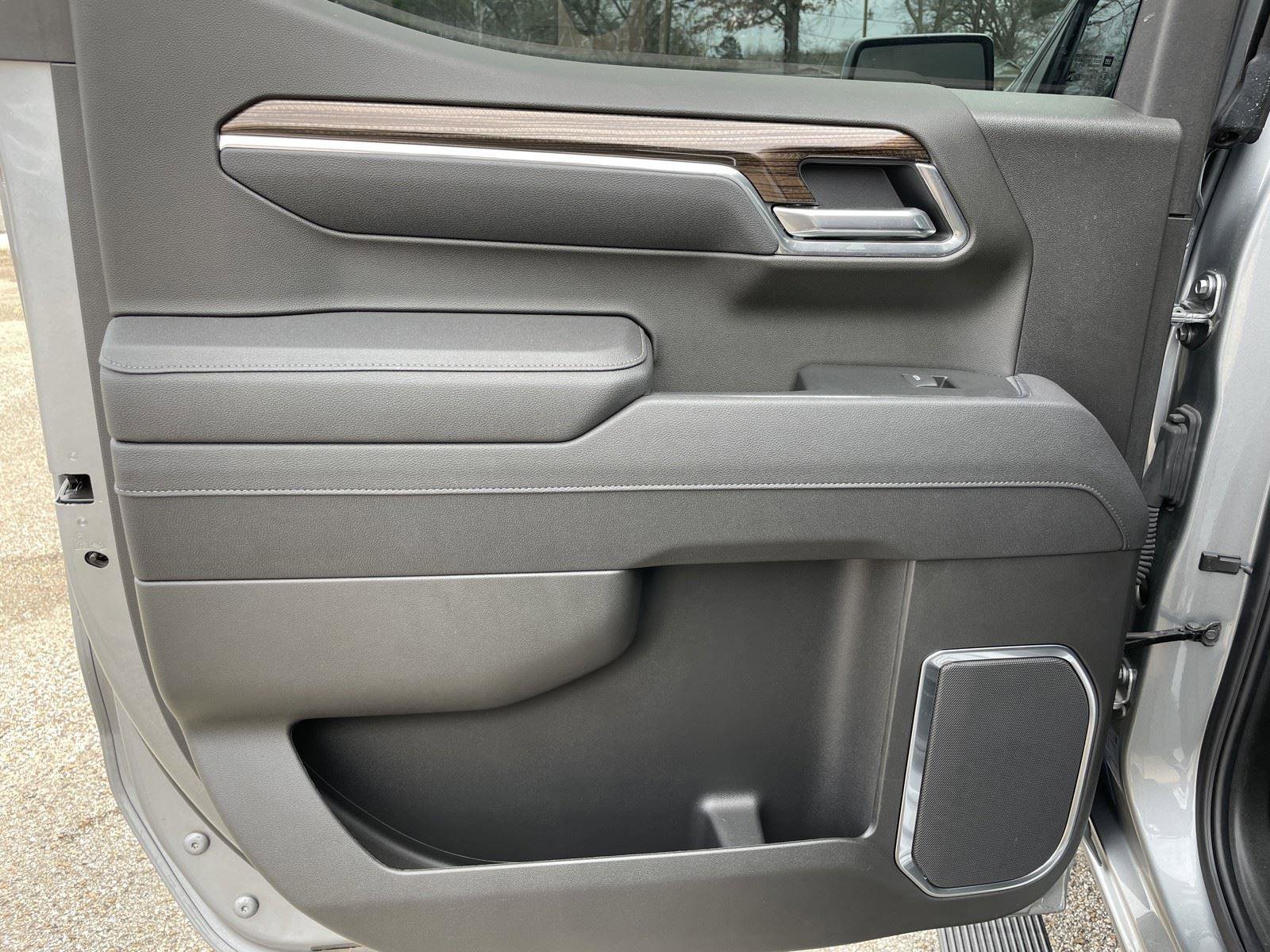 Used 2025 Chevrolet Silverado 1500 LT image 43