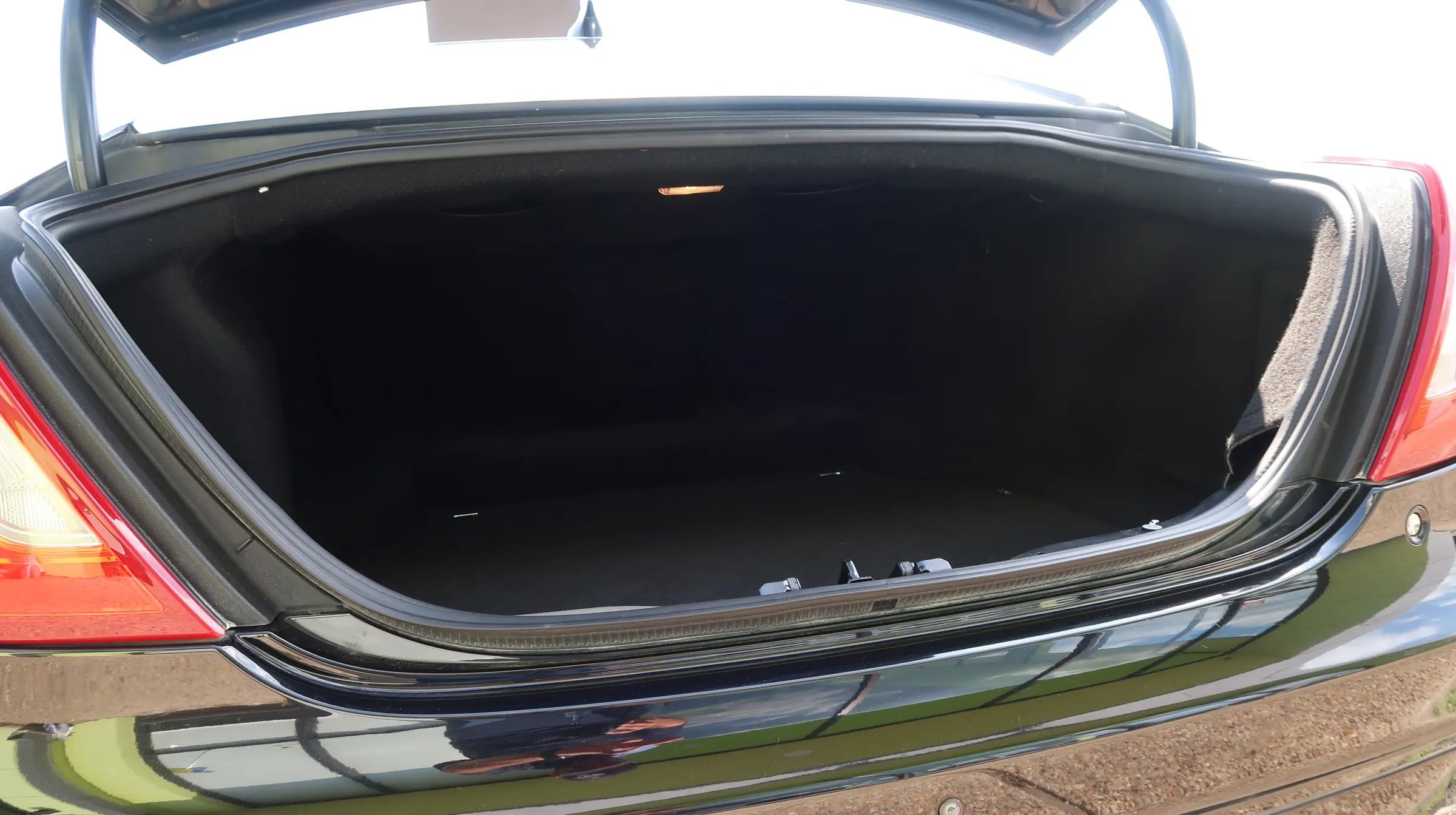 Used 2016 Jaguar XJ R-Sport RWD image 15