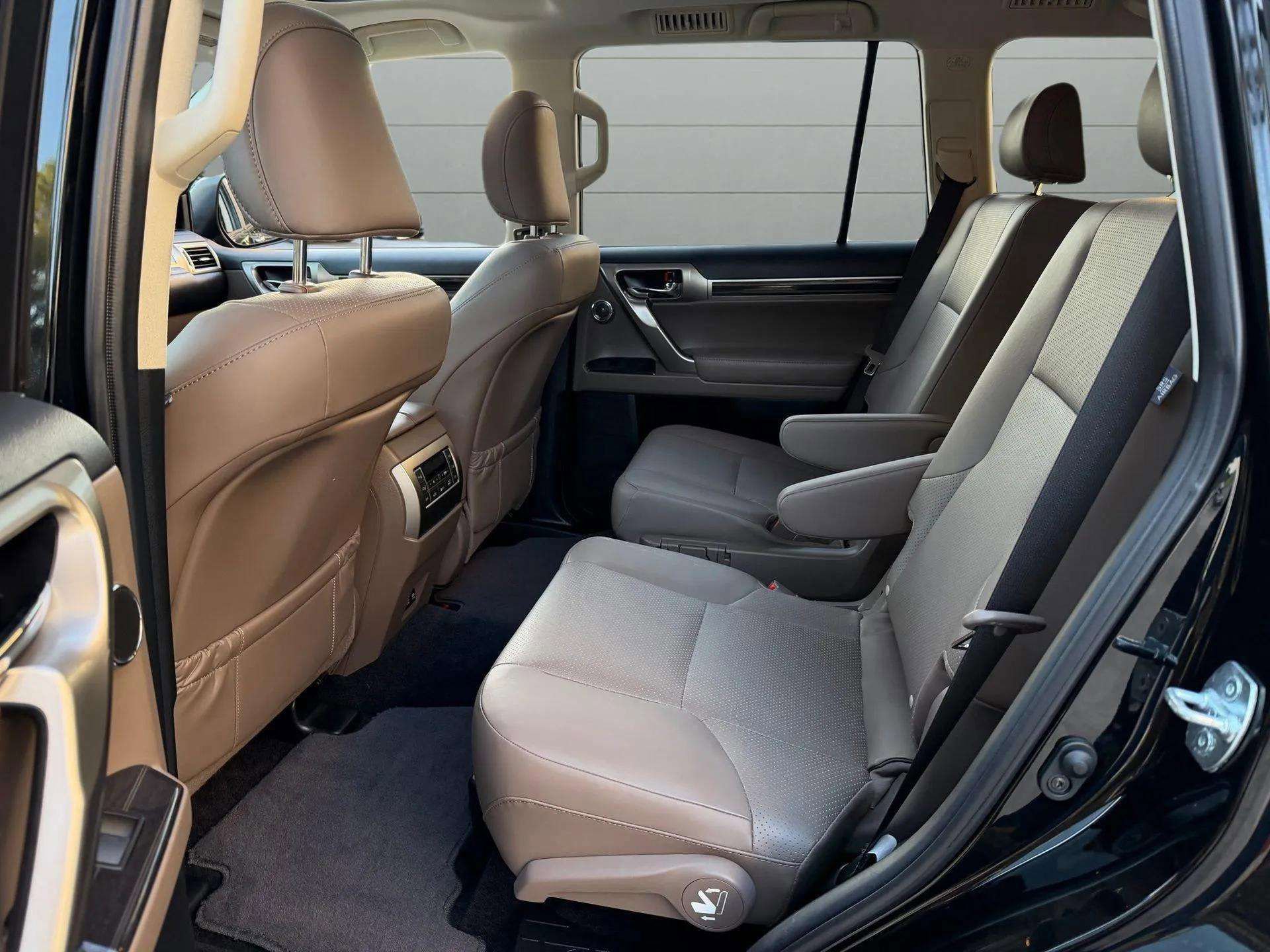 Used 2021 Lexus GX 460 Luxury w/ Sport Design Package image 32