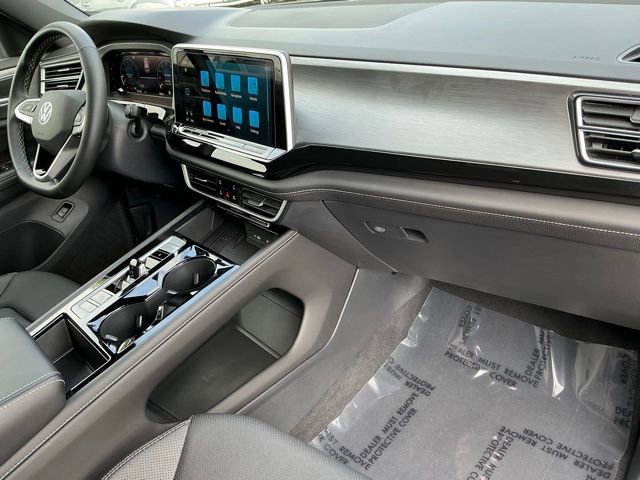 Certified 2025 Volkswagen Atlas Cross Sport SE image 23
