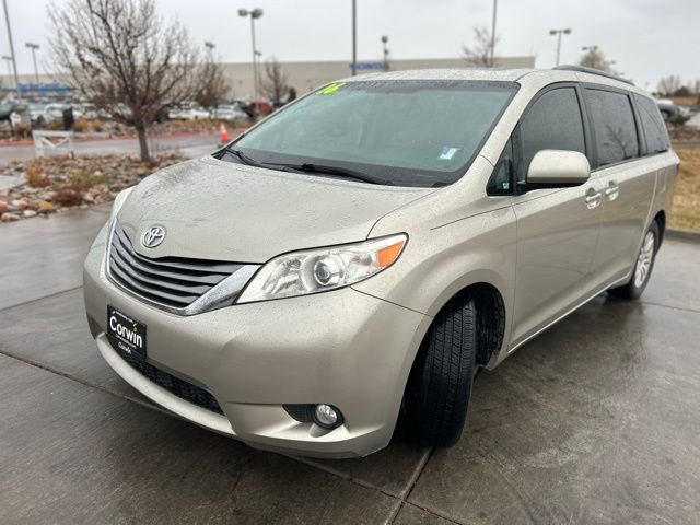 Used 2016 Toyota Sienna XLE image 3