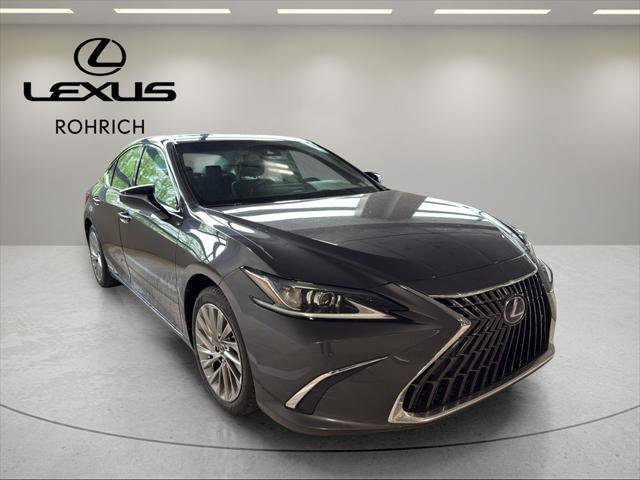 Certified 2022 Lexus ES 300h w/ Accessory Package FWD image 4