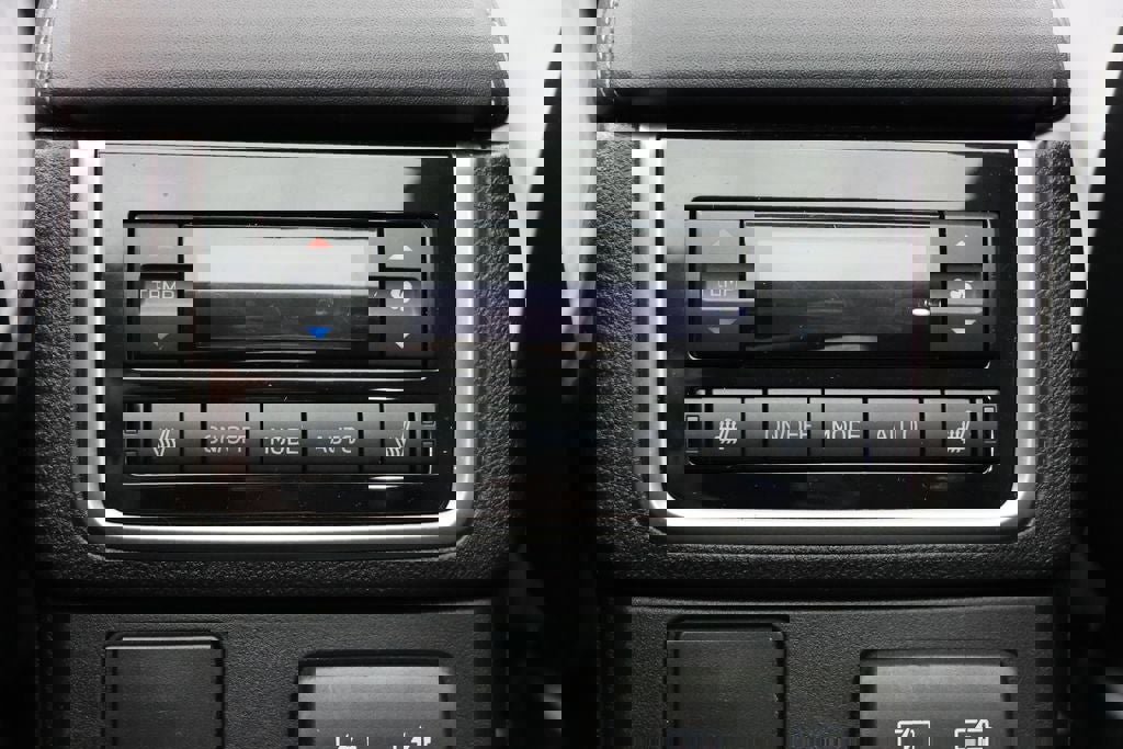 Used 2022 Subaru Ascent Limited w/ Technology Package image 13