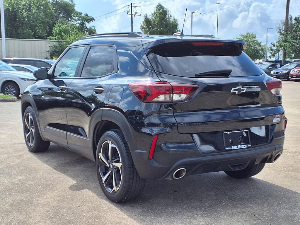 Used 2022 Chevrolet TrailBlazer RS FWD image 2