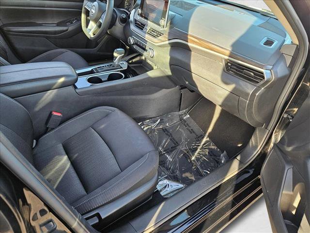 Used 2024 Nissan Altima 2.5 SV image 19