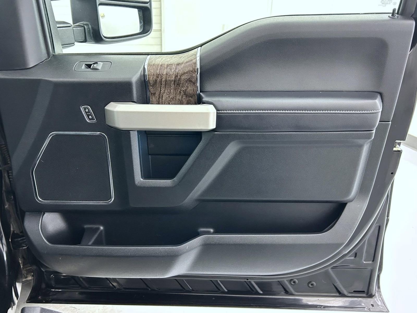 Used 2019 Ford F250 Lariat w/ Lariat Ultimate Package image 16