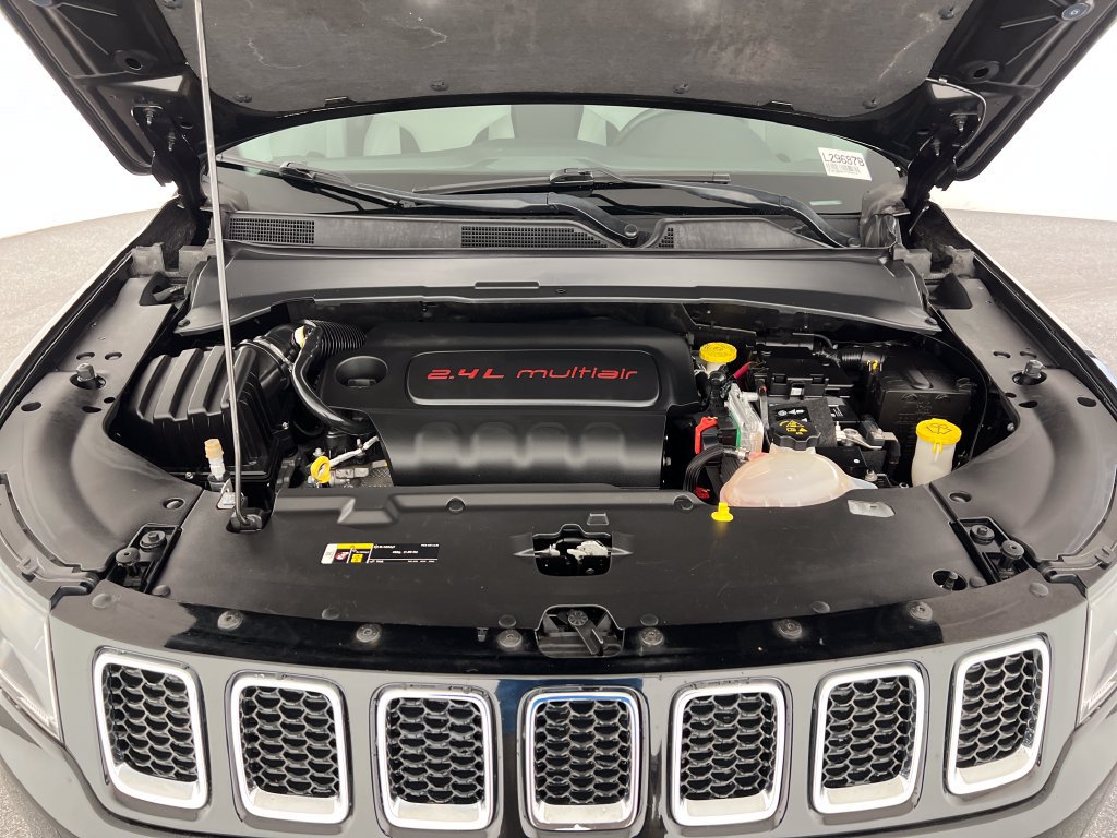 Used 2018 Jeep Compass Latitude w/ Popular Equipment Group AWD/4WD image 23