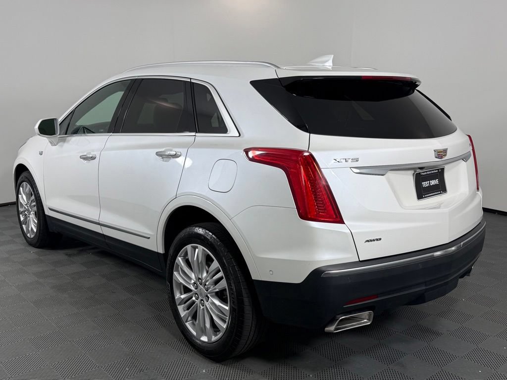Used 2017 Cadillac XT5 Premium Luxury w/ Driver Assist Package AWD/4WD image 3