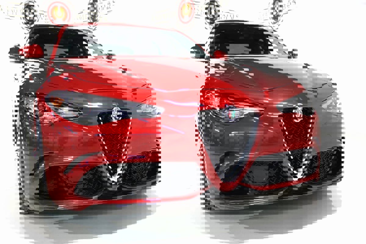 Used 2018 Alfa Romeo Giulia Quadrifoglio w/ Driver Assist Dynamic Package image 31