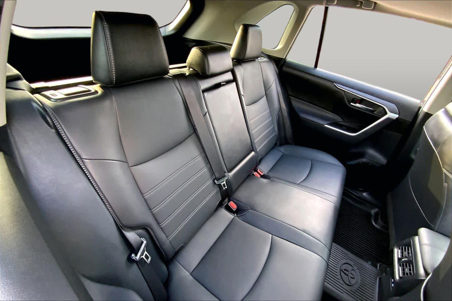 Used 2022 Toyota RAV4 XLE Premium FWD image 20