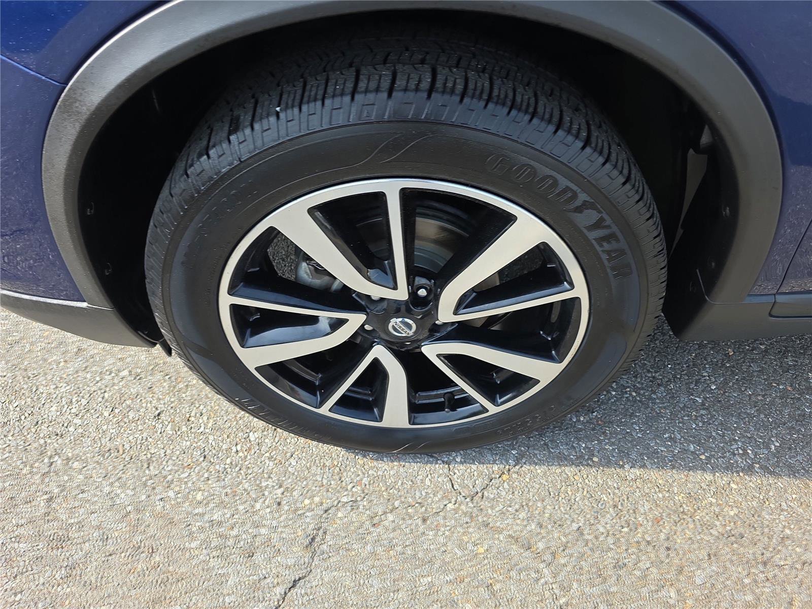 Used 2020 Nissan Rogue SL AWD/4WD image 12