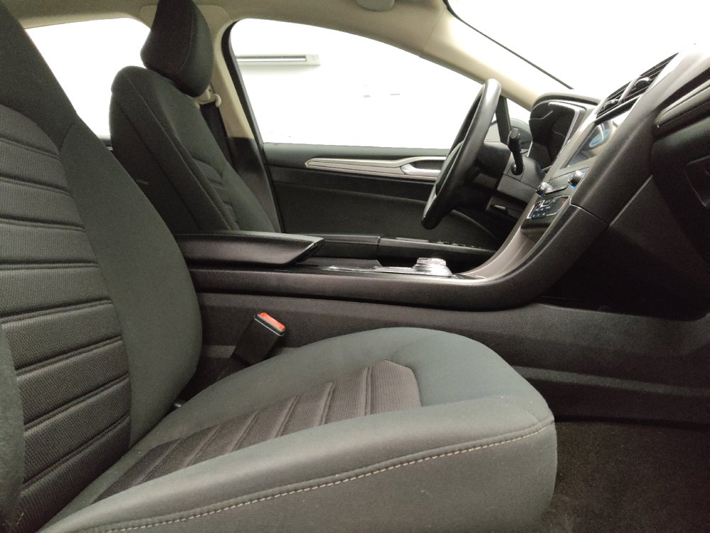 Used 2020 Ford Fusion SE FWD image 21