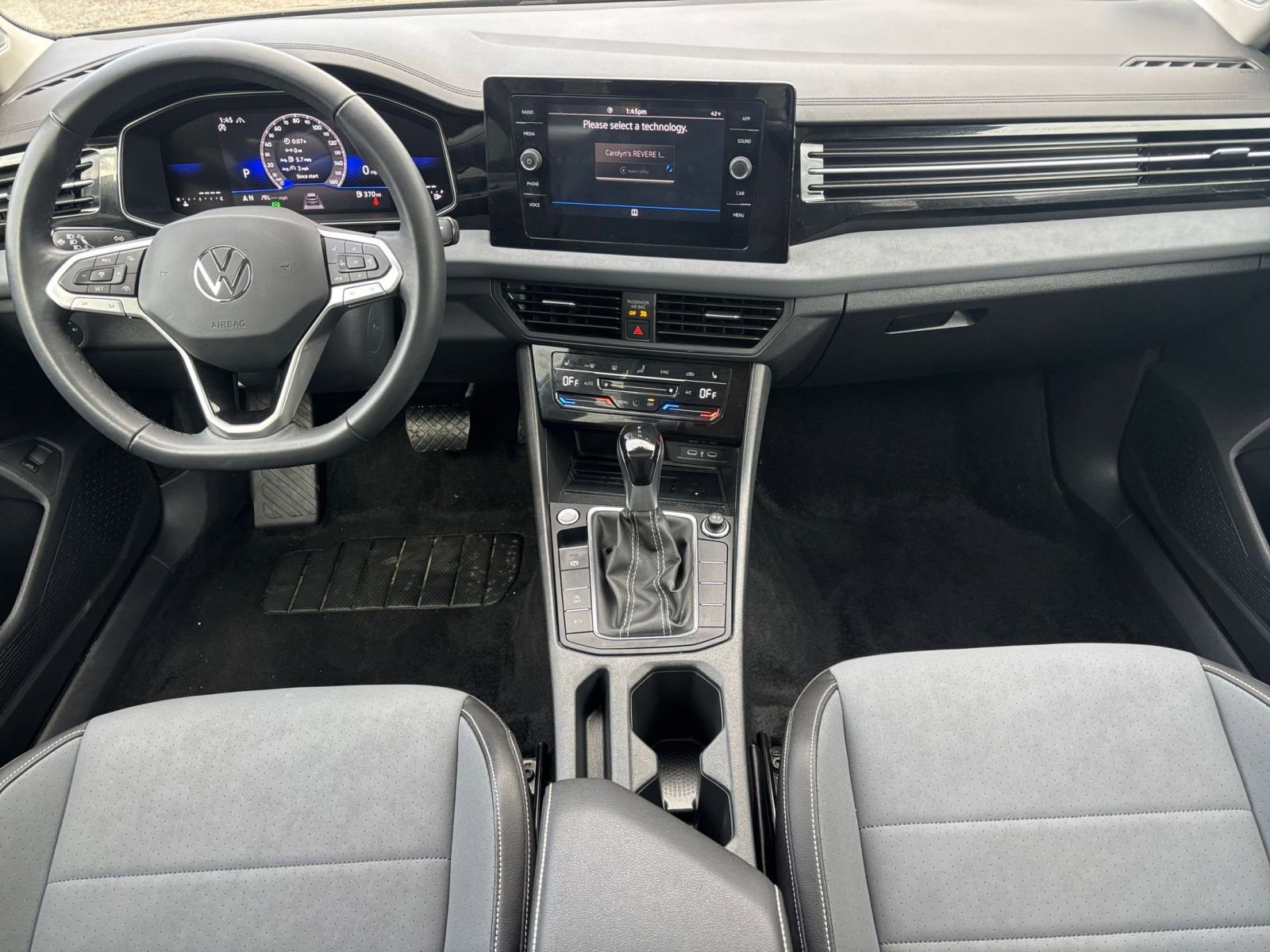 Used 2025 Volkswagen Jetta SE image 29