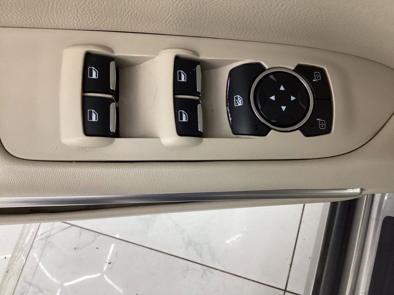 Used 2016 Lincoln MKZ Hybrid image 37