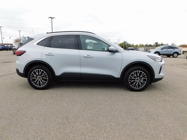 New 2026 Ford Escape SE image 2