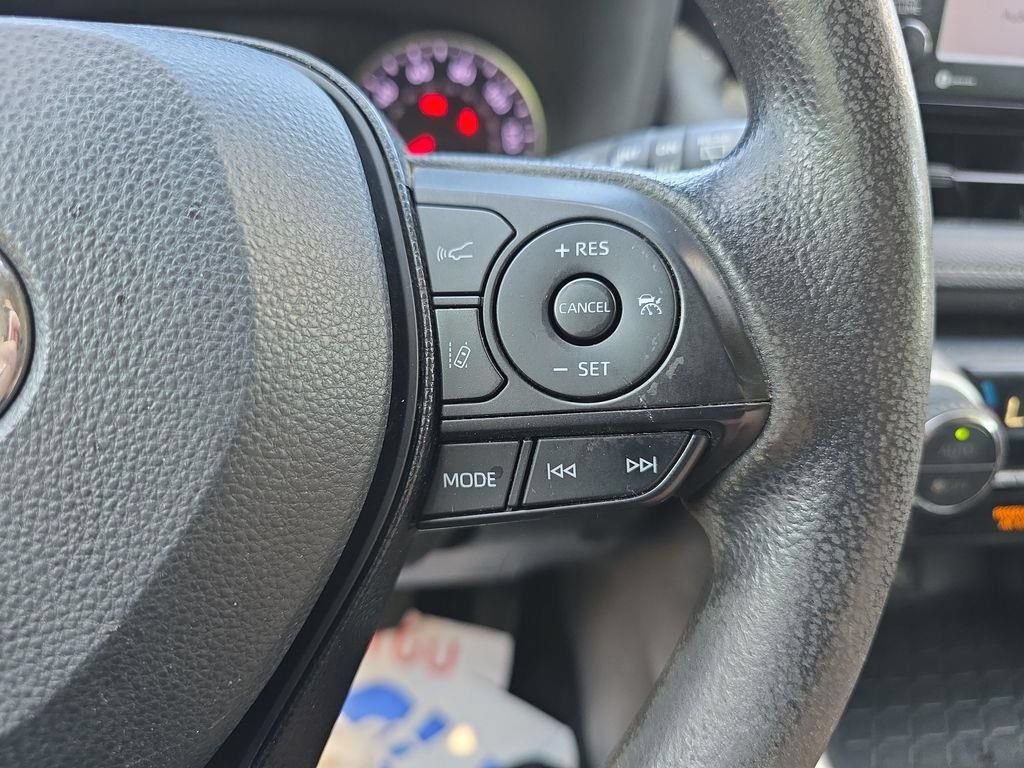 Used 2021 Toyota RAV4 XLE AWD/4WD image 24