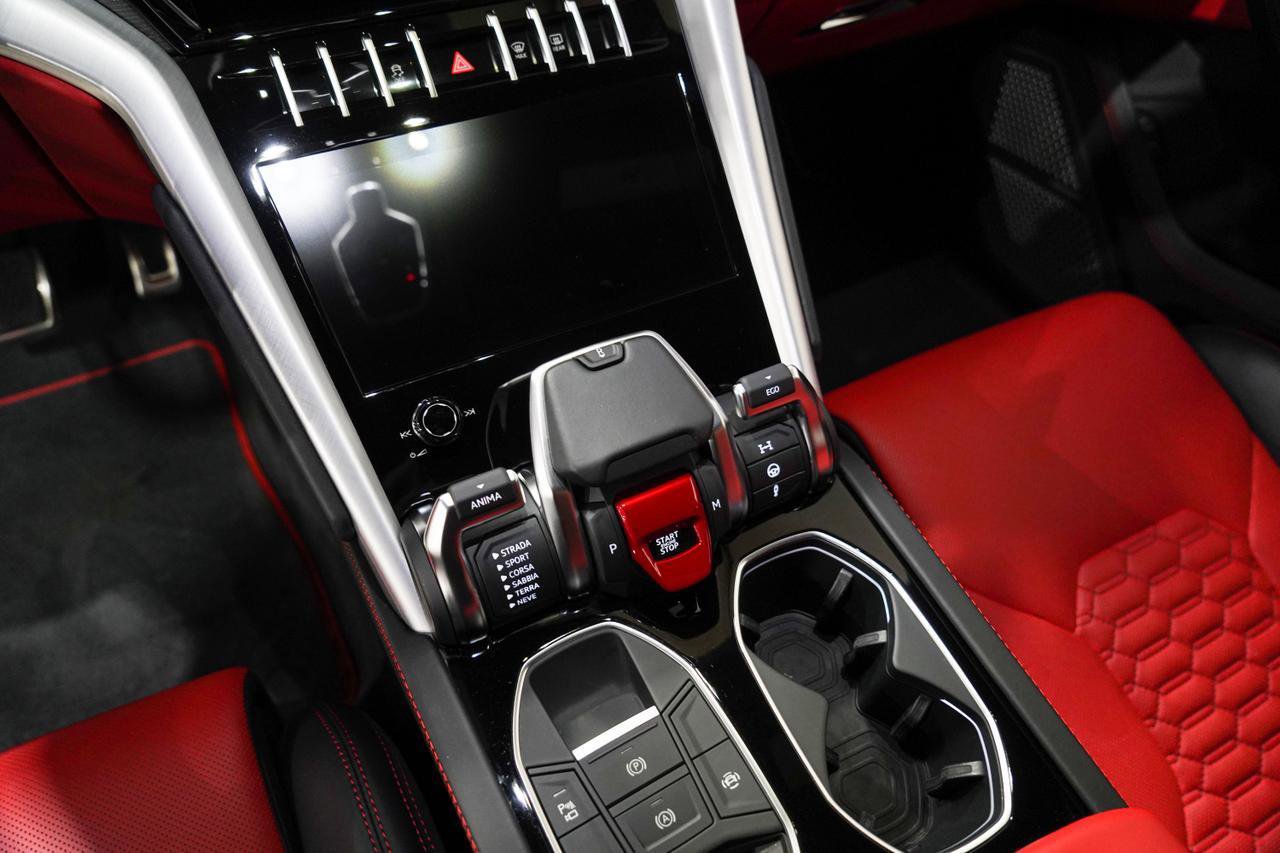 Used 2020 Lamborghini Urus AWD/4WD image 12