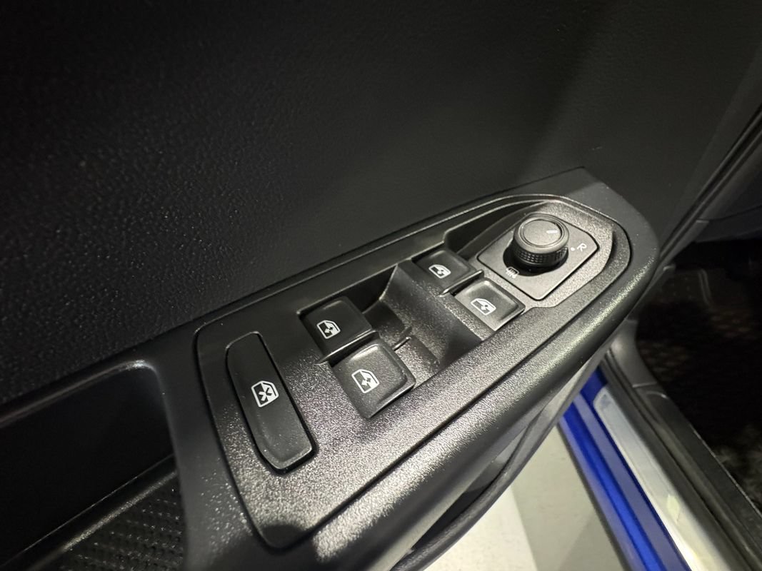Used 2024 Volkswagen Taos SE w/ Panoramic Sunroof Package FWD image 31