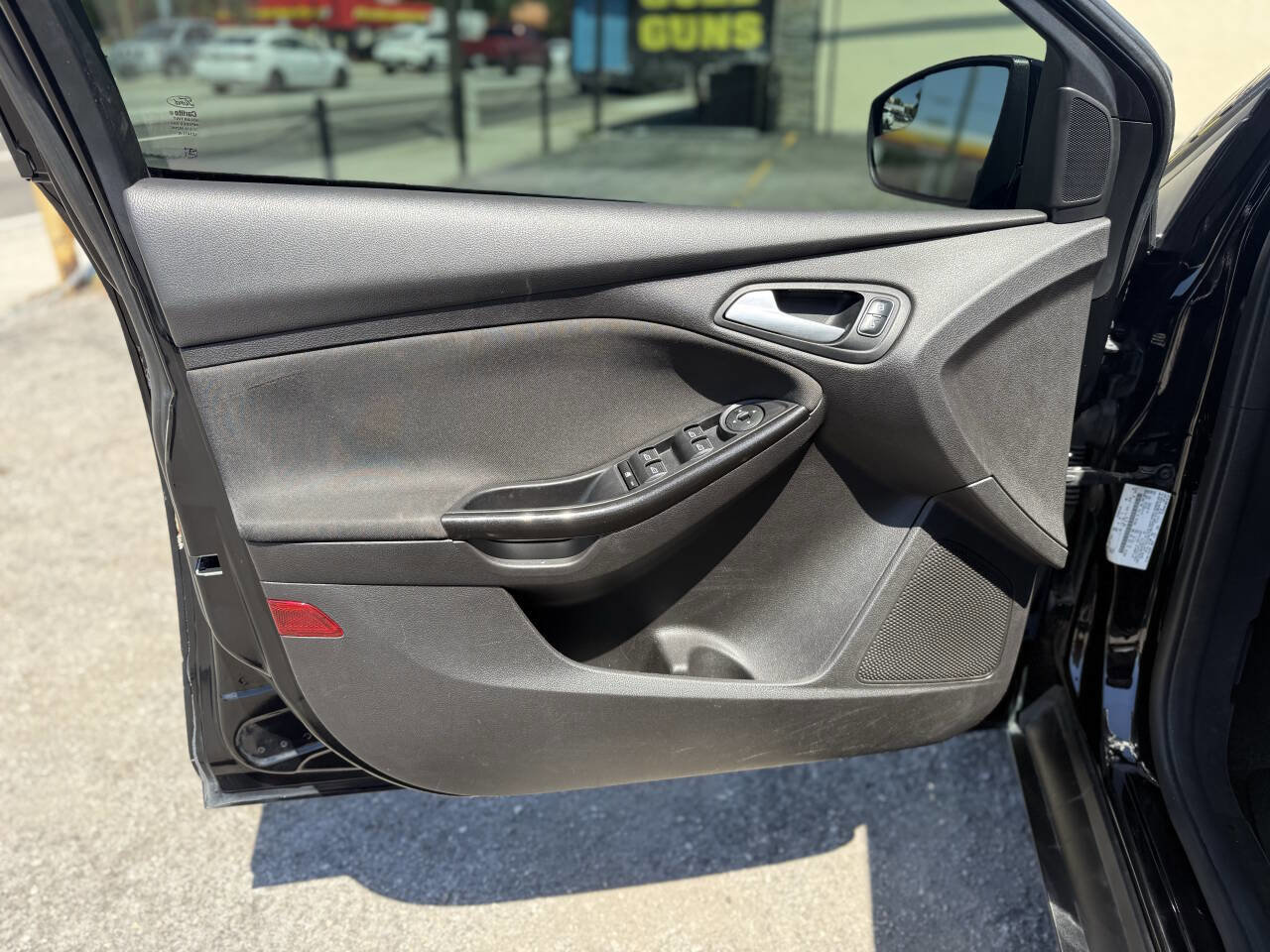 Used 2017 Ford Focus Titanium FWD image 11