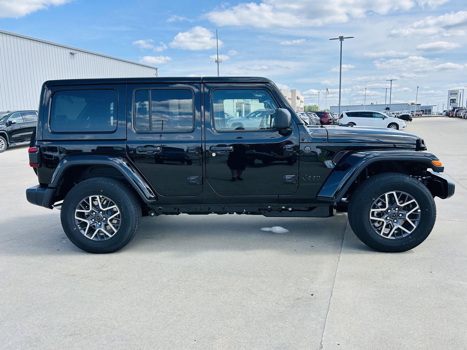 New 2026 Jeep Wrangler Unlimited Sahara w/ Technology Group AWD/4WD image 38