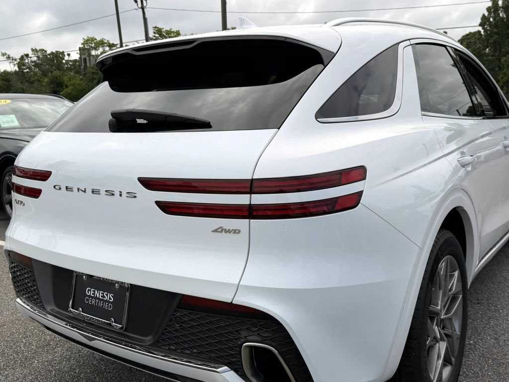 Certified 2025 Genesis GV70 2.5T AWD/4WD image 6