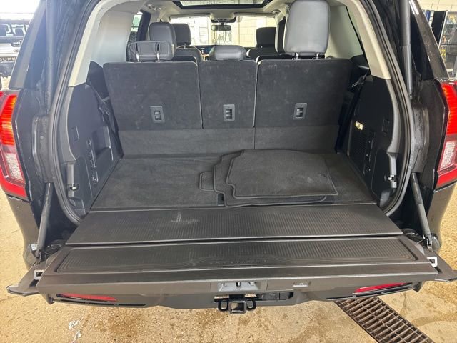 Used 2025 Ford Expedition Active AWD/4WD image 14