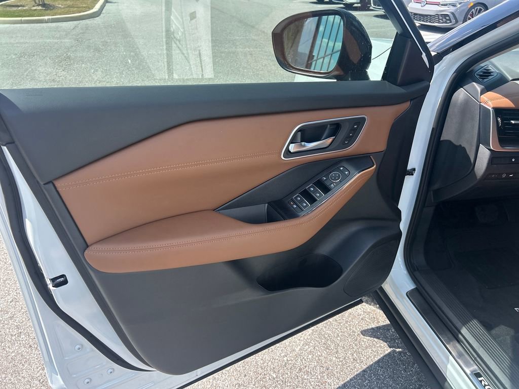 New 2026 Nissan Rogue Platinum image 14